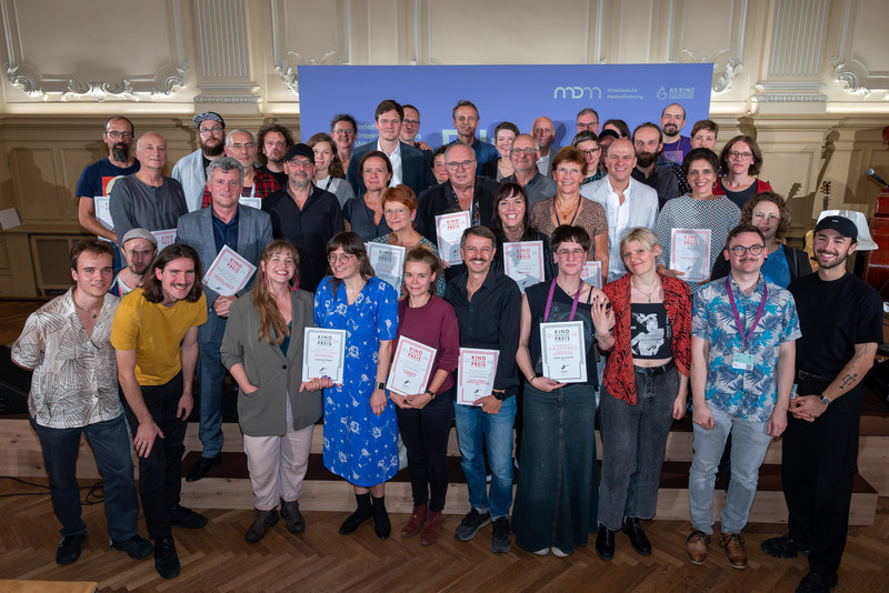 Gruppenfoto Gewinner der Kinoprogrammpreise Mitteldeutschland 2024